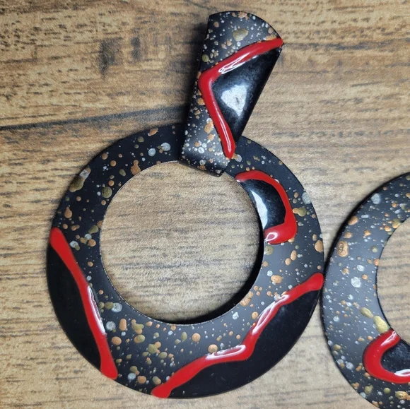 vintage 80s painted metal earrings - Picture 2 of 4